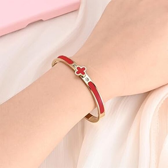 Neiman Marcus Ruby Red 18K Gold Plated Clover Clic Clac Bracelet - Picture 4 of 4